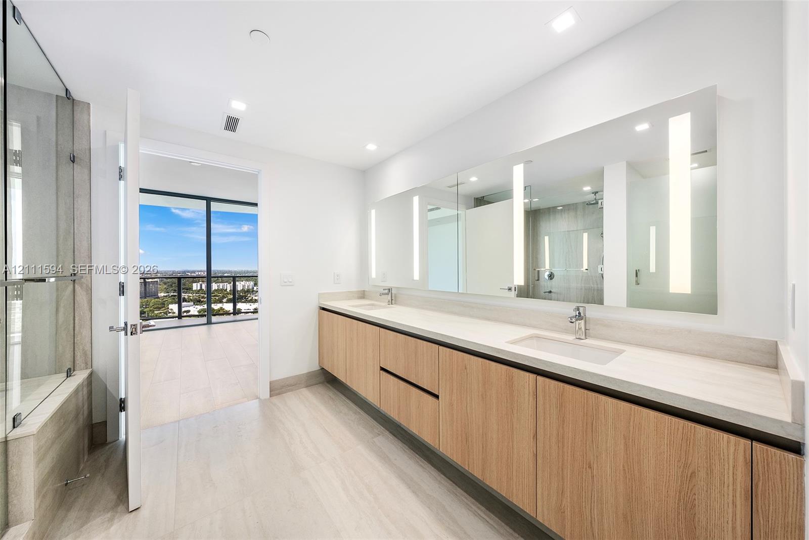 2411 Laguna Circle