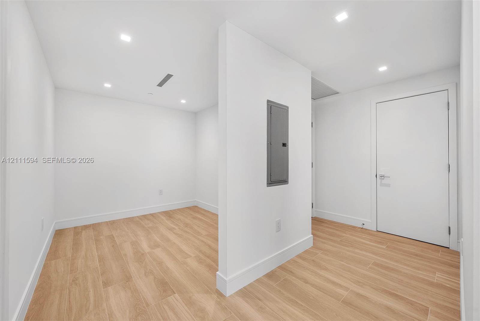 2411 Laguna Circle