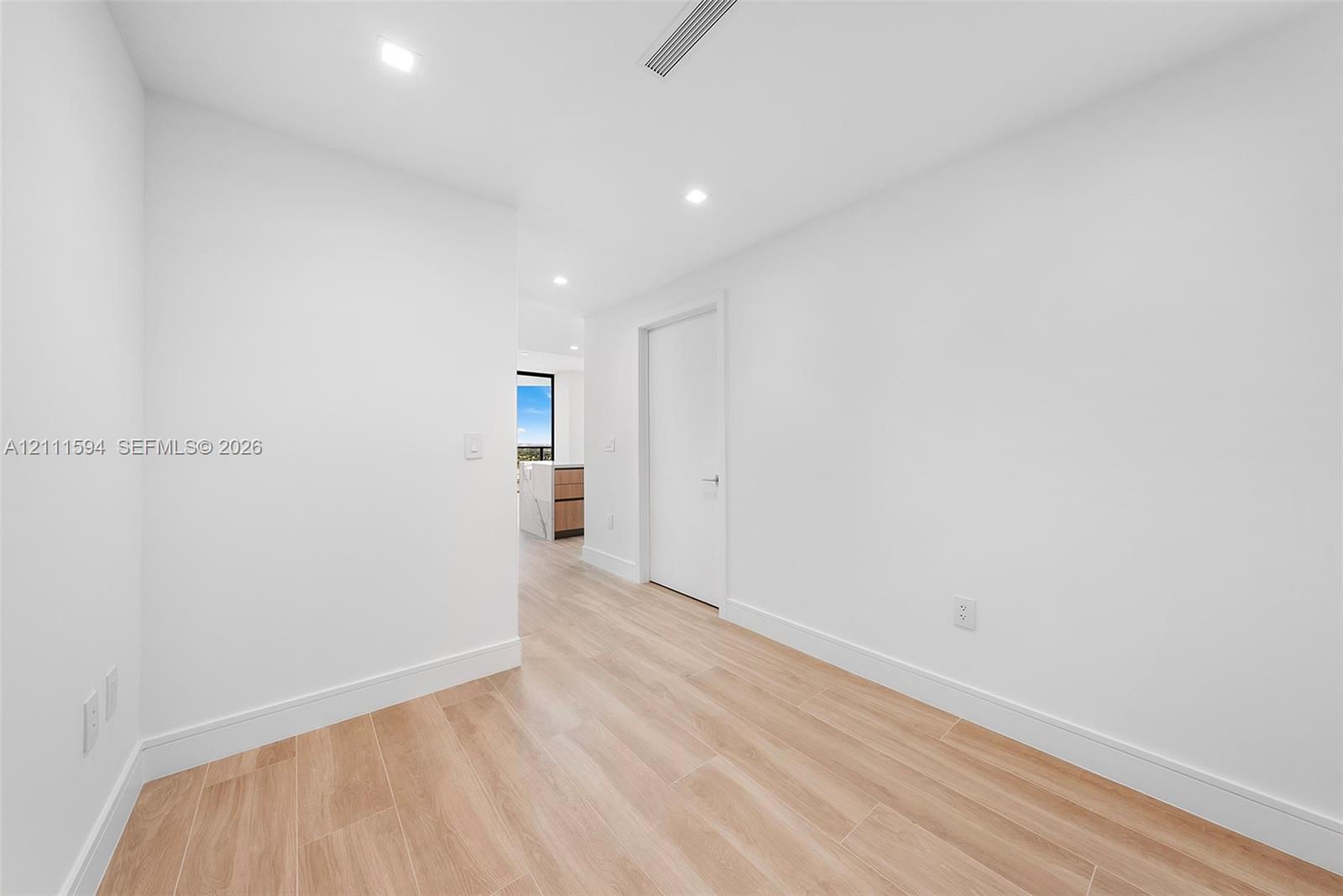 2411 Laguna Circle