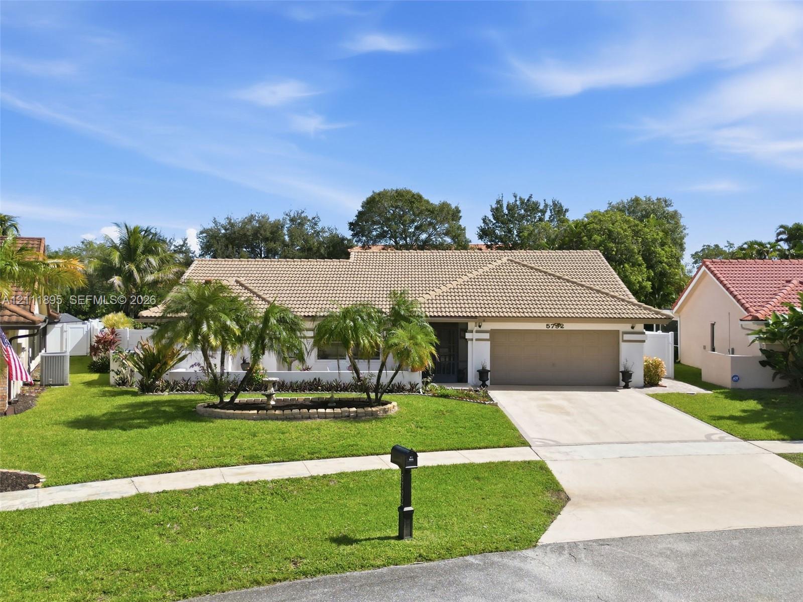 5792 Sun Pointe Circle gallery image #1