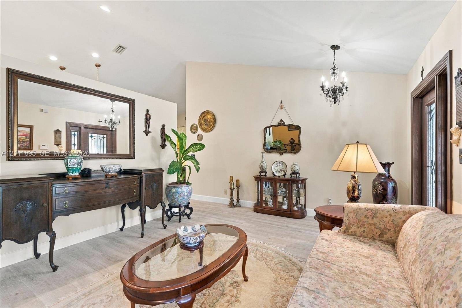 5792 Sun Pointe Circle gallery image #11