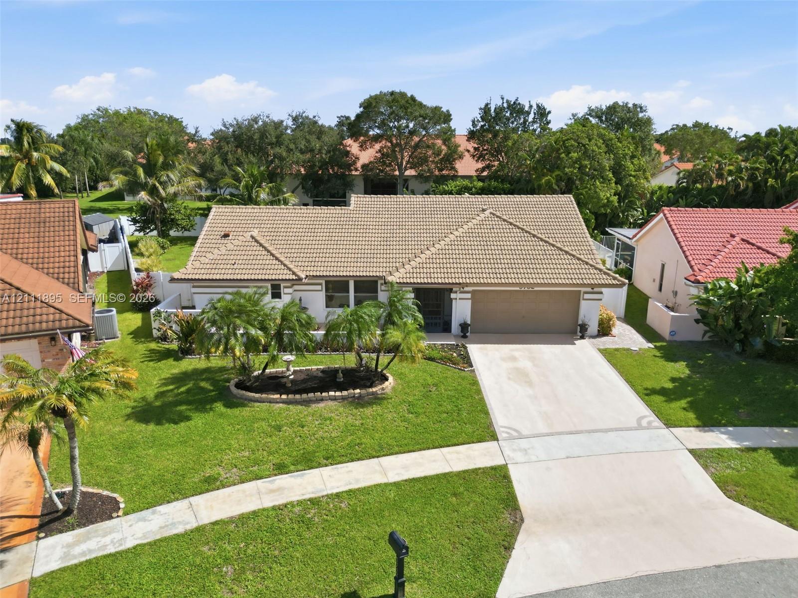 5792 Sun Pointe Circle gallery image #2