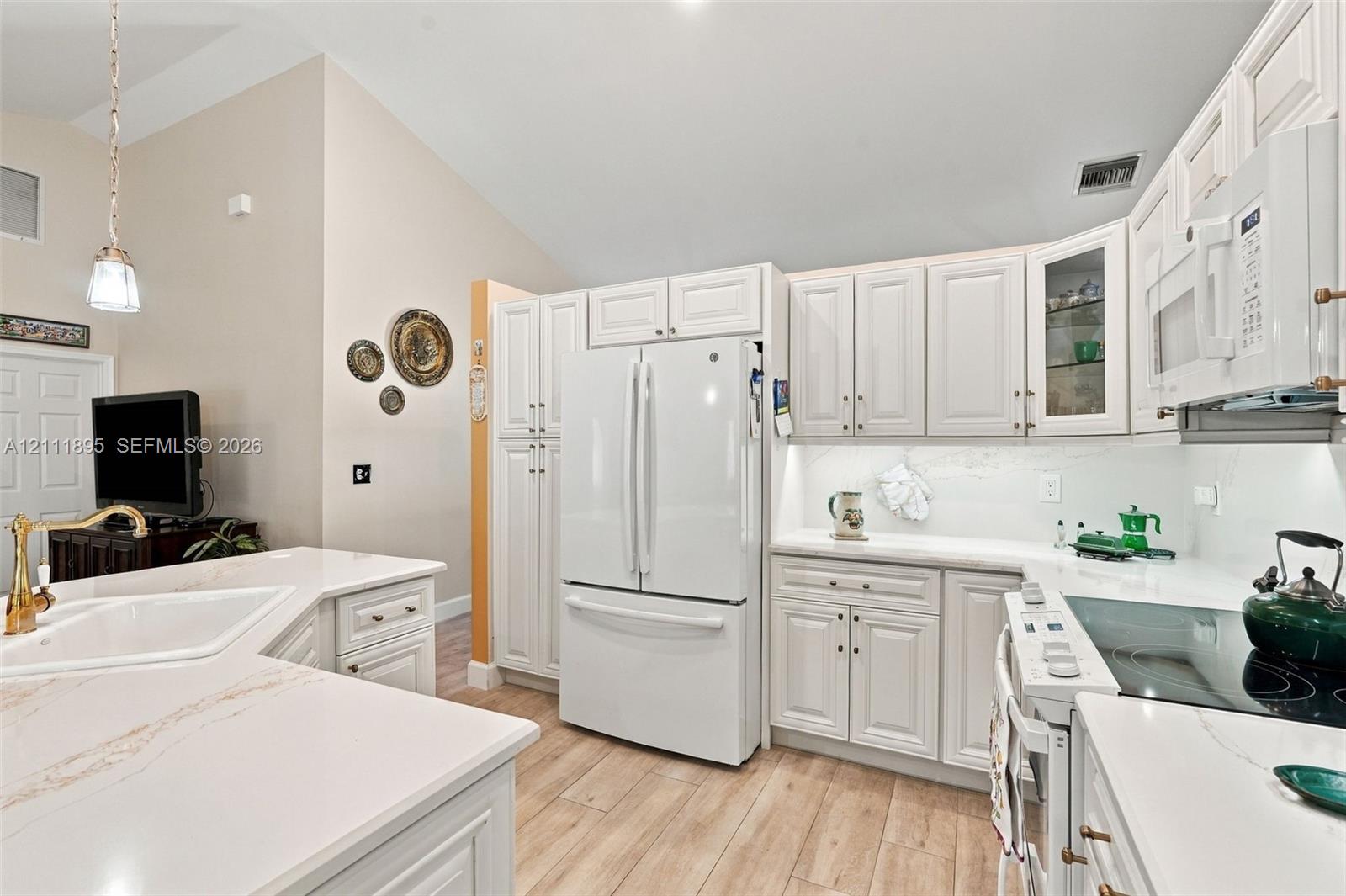 5792 Sun Pointe Circle gallery image #20