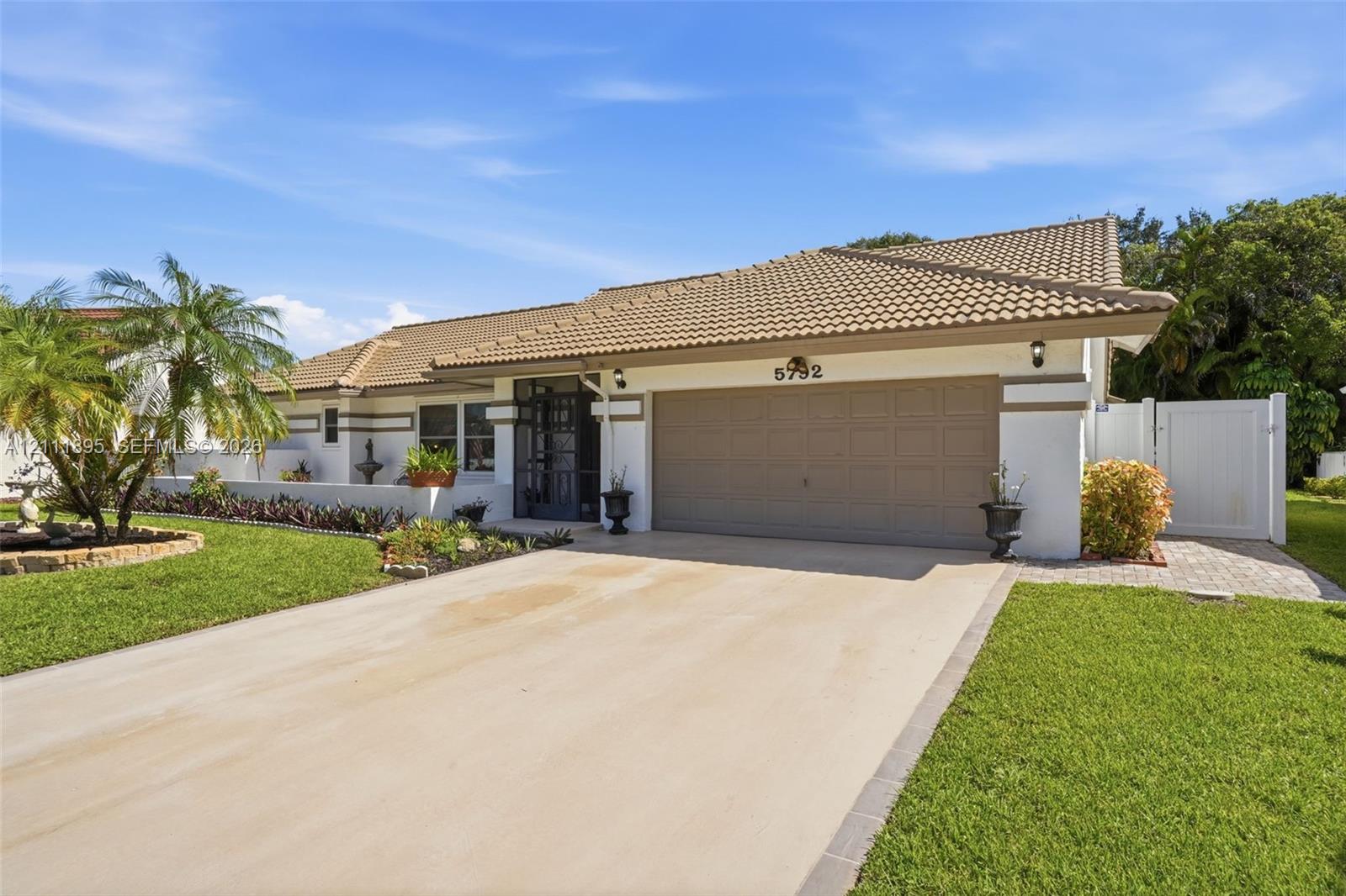 5792 Sun Pointe Circle gallery image #3