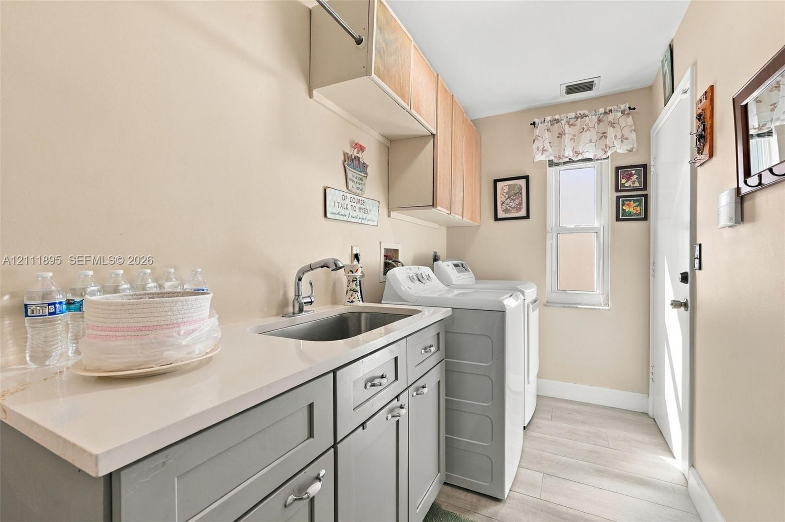 5792 Sun Pointe Circle gallery image #44
