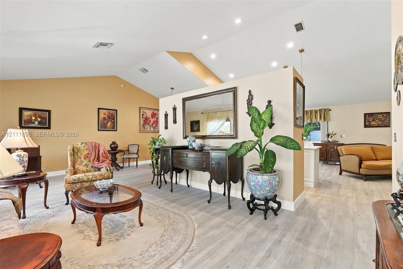 5792 Sun Pointe Circle gallery image #8