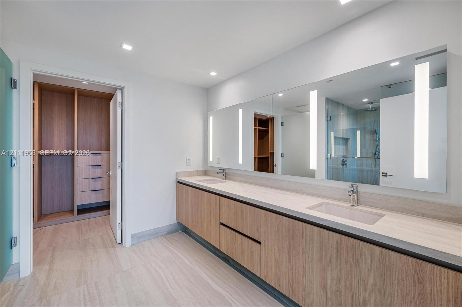 2411 Laguna Circle
