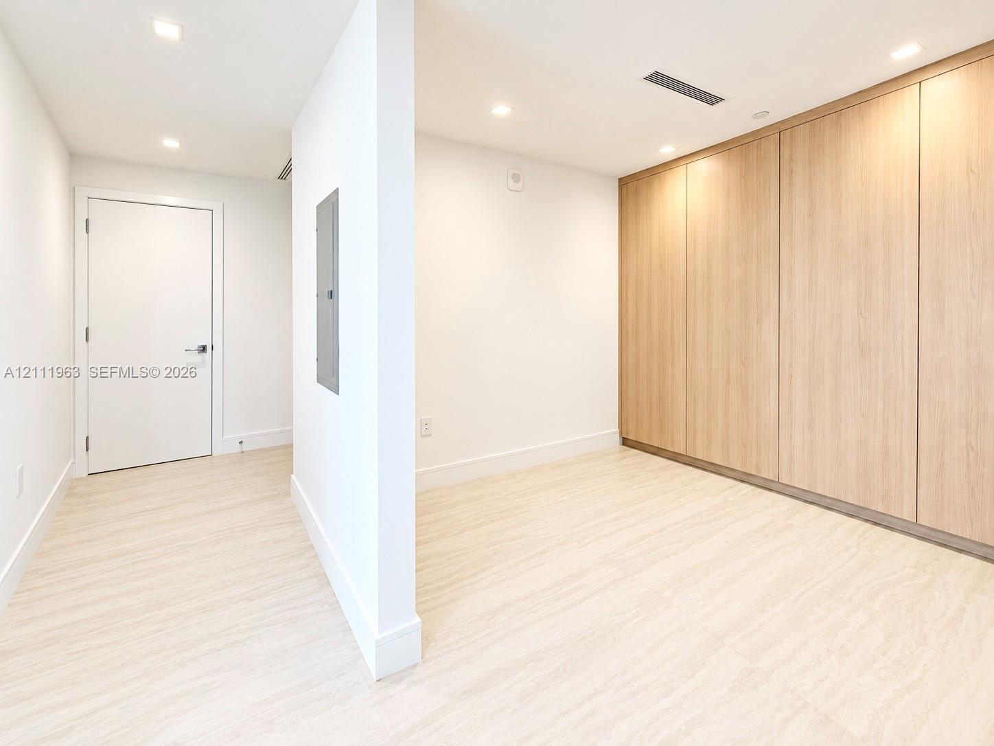 2411 Laguna Circle