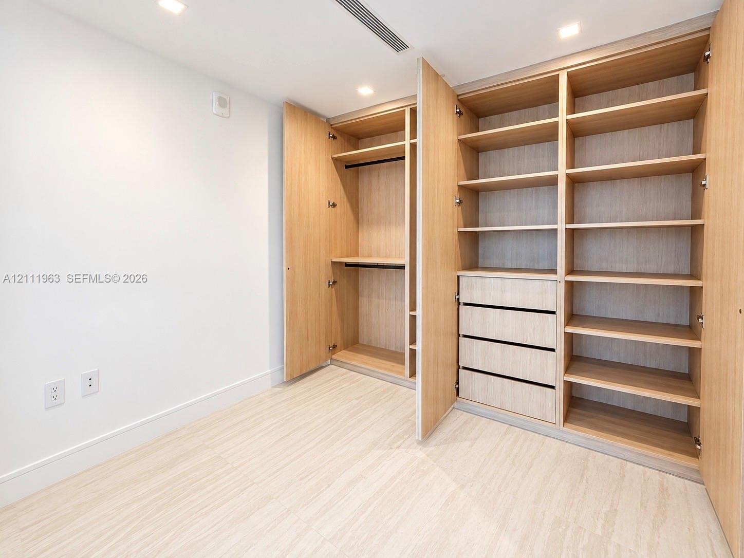2411 Laguna Circle