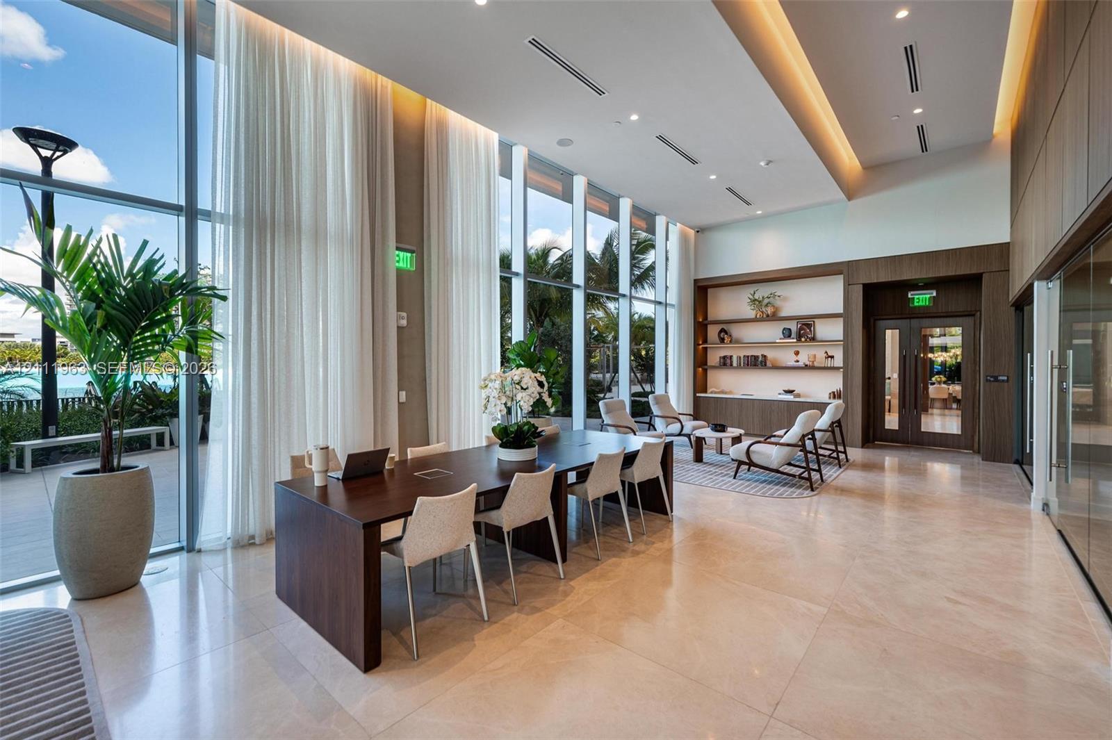 2411 Laguna Circle