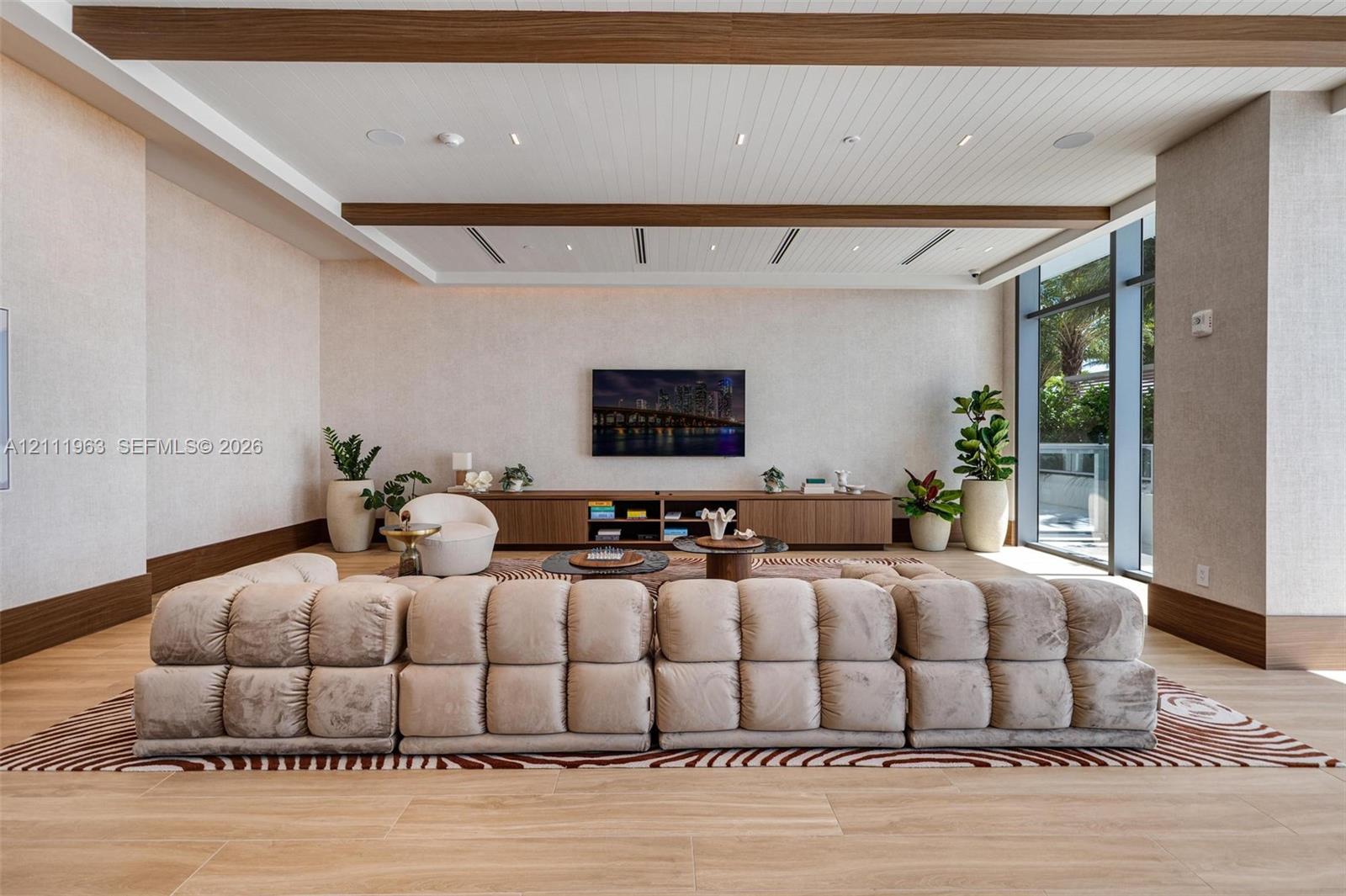 2411 Laguna Circle