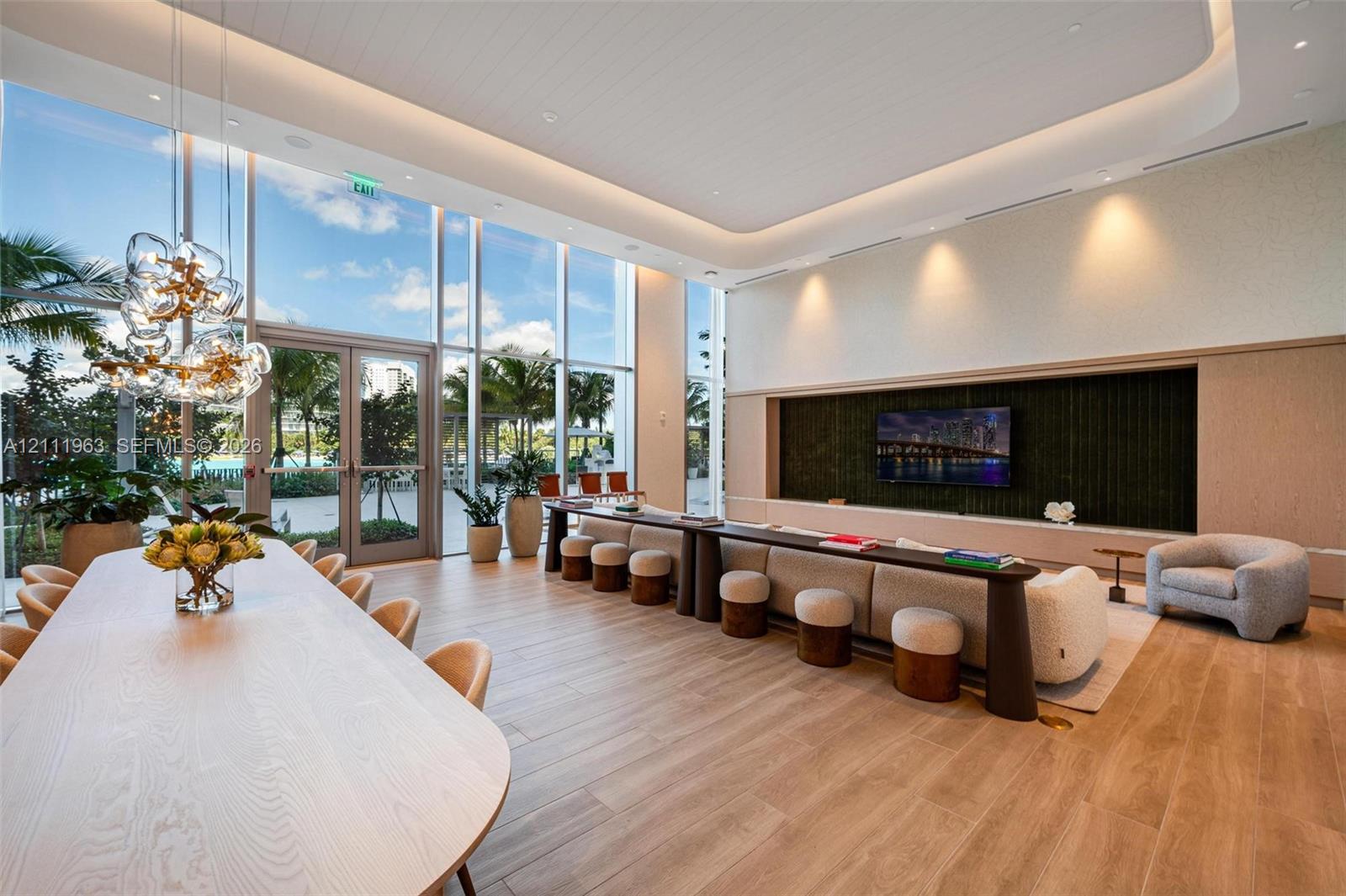 2411 Laguna Circle