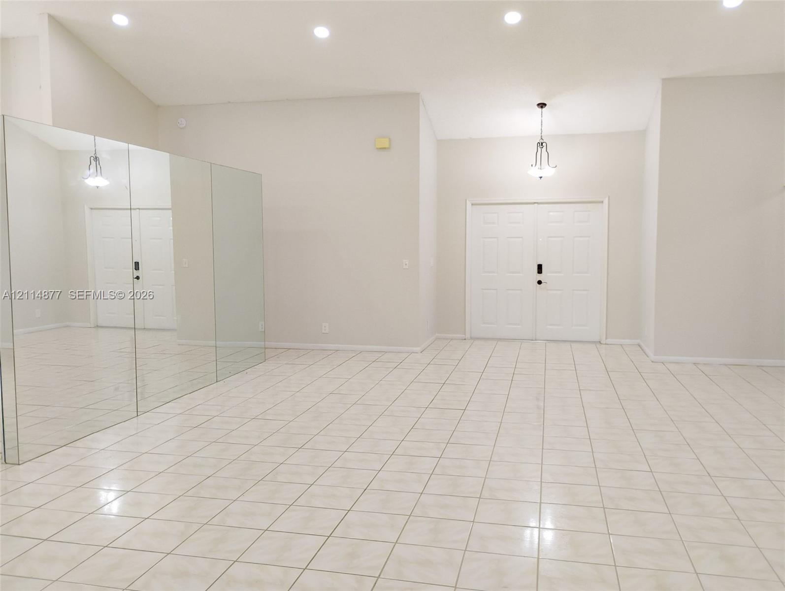 9735 Sun Pointe Drive gallery image #25