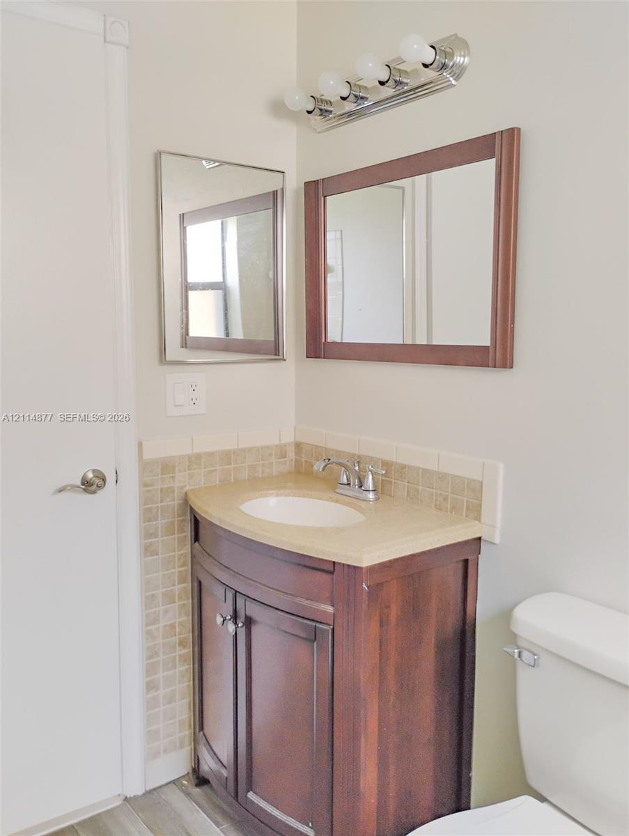 9735 Sun Pointe Drive gallery image #31
