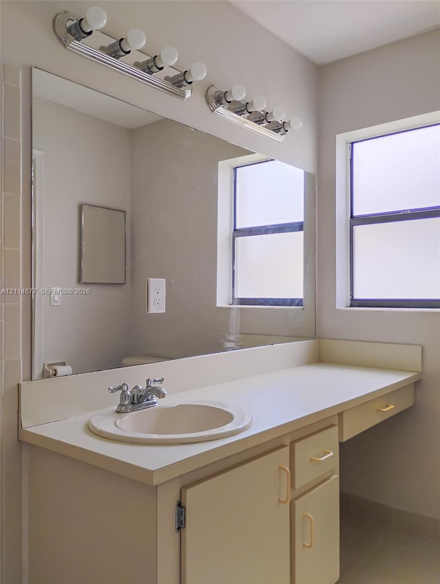 9735 Sun Pointe Drive gallery image #32