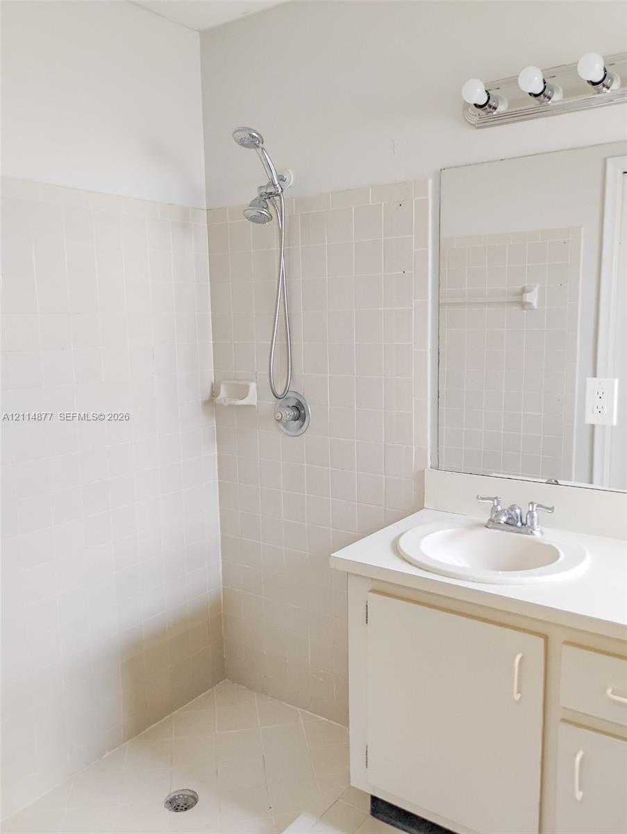9735 Sun Pointe Drive gallery image #37
