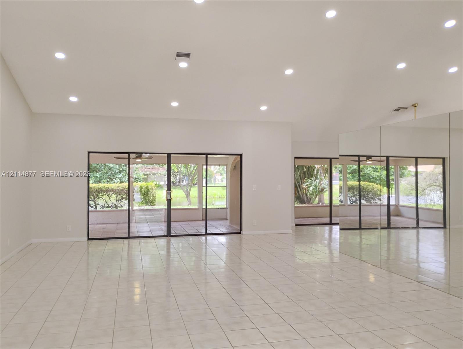 9735 Sun Pointe Drive gallery image #4