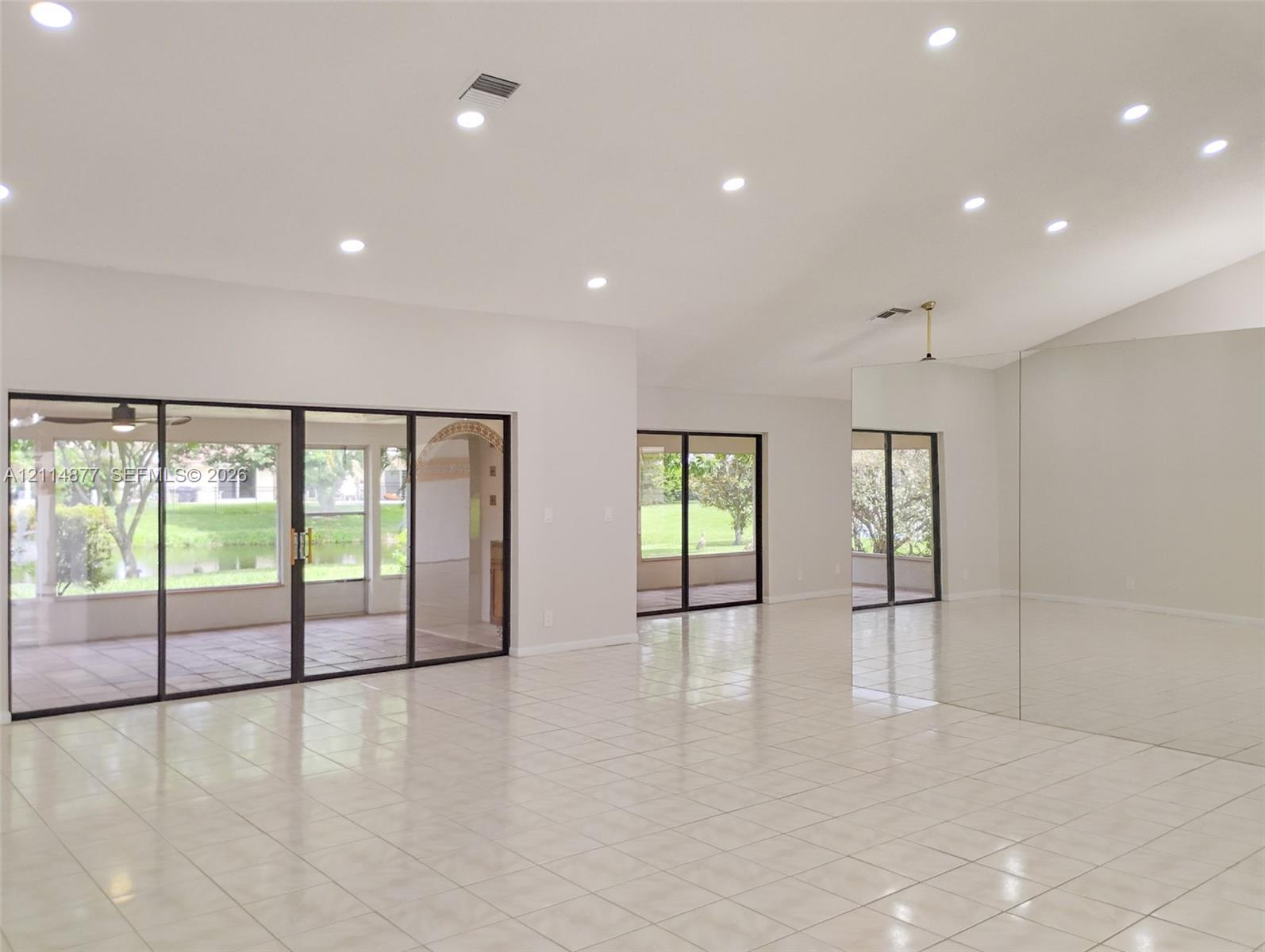 9735 Sun Pointe Drive gallery image #5