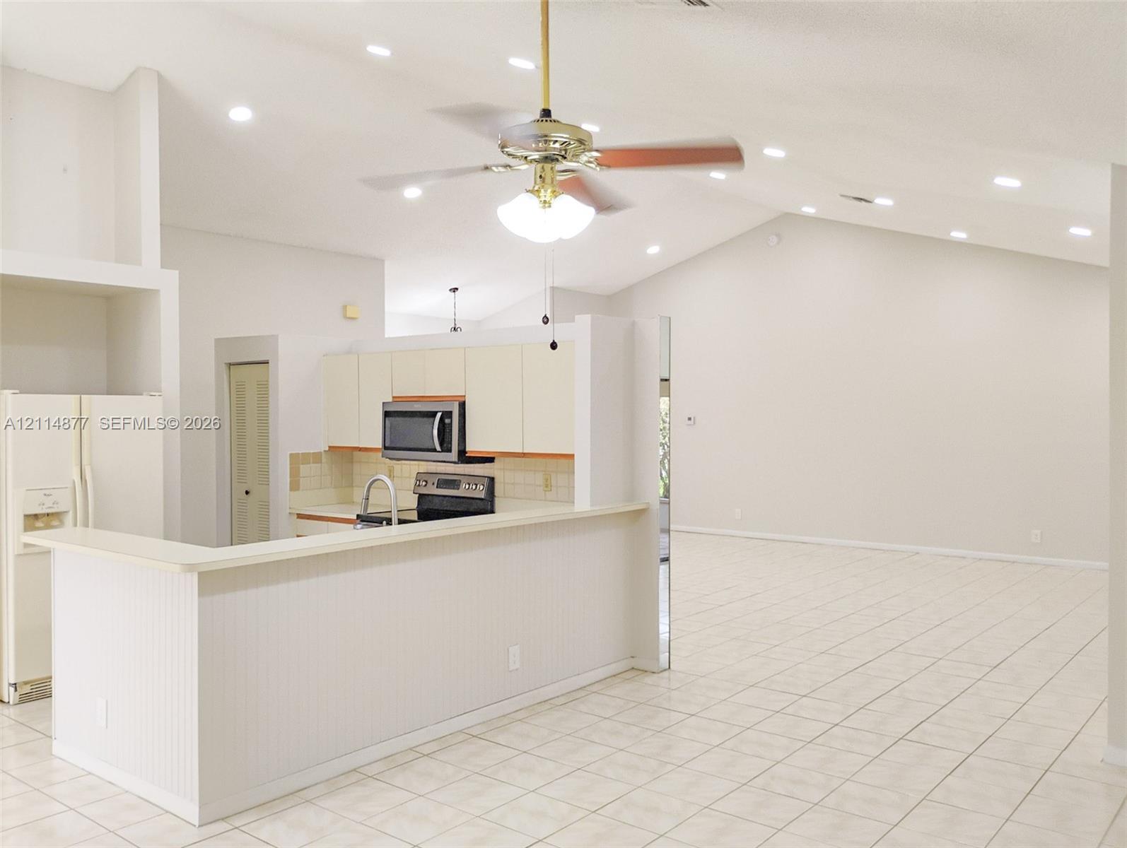 9735 Sun Pointe Drive gallery image #6