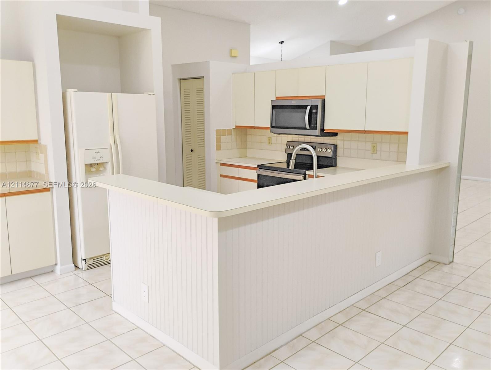 9735 Sun Pointe Drive gallery image #8